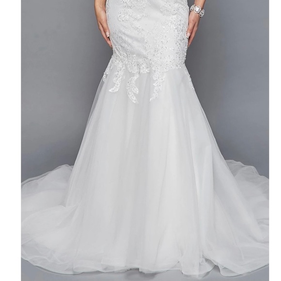 New!White wedding dress size between 8-10 - Picture 5 of 8